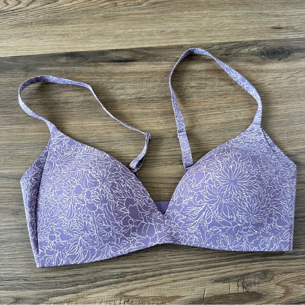 Lululemon Take Shape Bra 32C Wireless Light Ultralu Lift Padded Purple Excellent